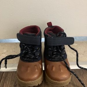 Carters waterproof baby boots size 4